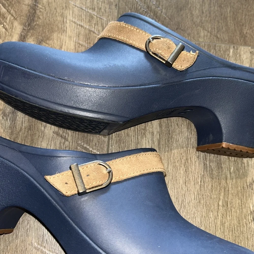 CROCS "SARAH" CLOG MULE DUAL COMFORT NAVY SIZE 8 - Picture 2 of 7